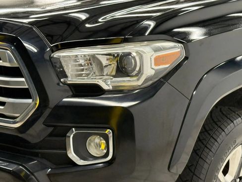 Used 2018 Toyota Tacoma Limited AWD/4WD image 4