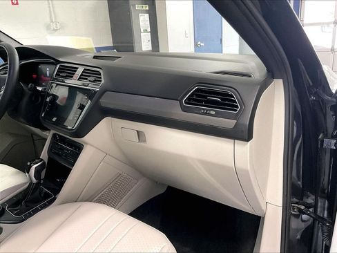 Certified 2023 Volkswagen Tiguan SE R-Line AWD/4WD image 13