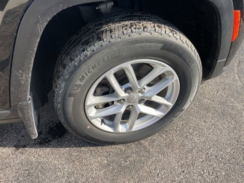 Used 2023 Jeep Grand Cherokee L Laredo w/ Luxury Tech Group I image 14