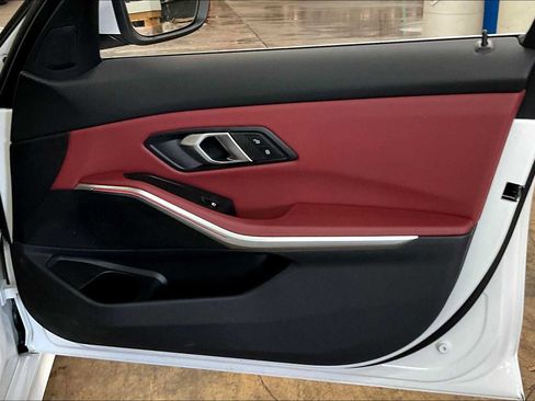 Used 2025 BMW 330i Sedan w/ Premium Package image 27