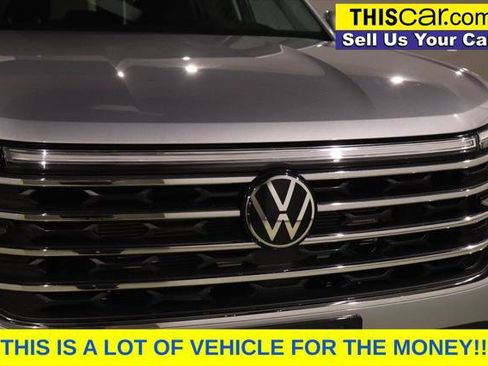 Used 2025 Volkswagen Atlas SE FWD image 11