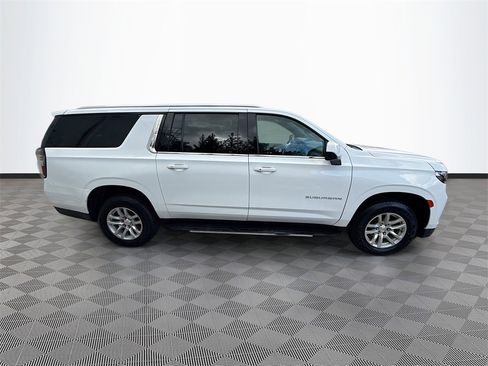 Used 2023 Chevrolet Suburban LT image 9