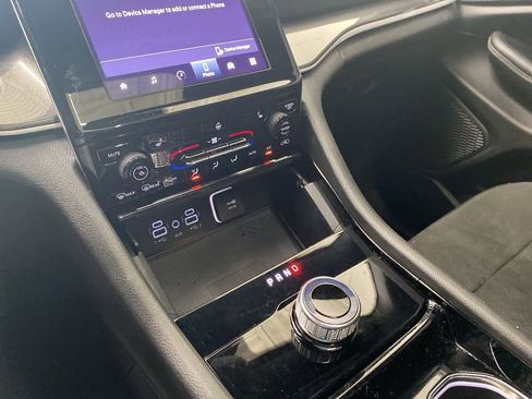 Used 2023 Jeep Grand Cherokee Altitude image 28