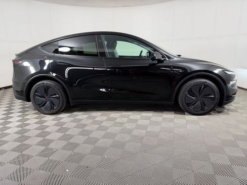 Used 2026 Tesla Model Y Long Range image 8