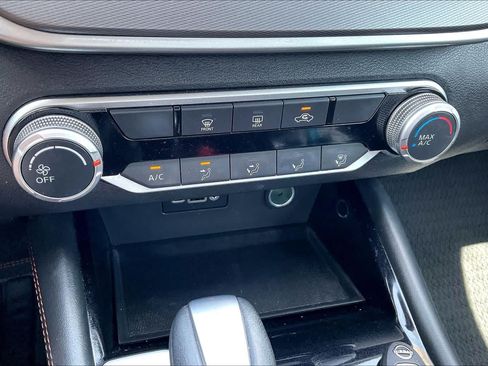Used 2024 Nissan Altima 2.5 SR FWD image 32