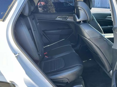 Used 2023 Kia Sportage SX image 7