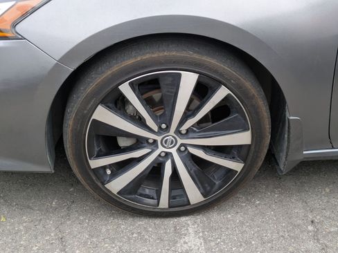 Used 2021 Nissan Altima 2.5 SR w/ SR Premium Package image 4