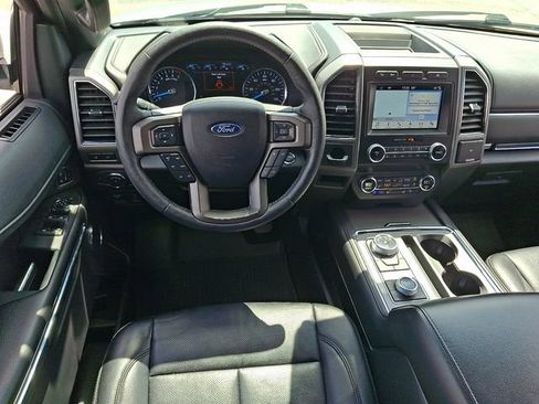 Used 2019 Ford Expedition XLT w/ Equipment Group 202A AWD/4WD image 11