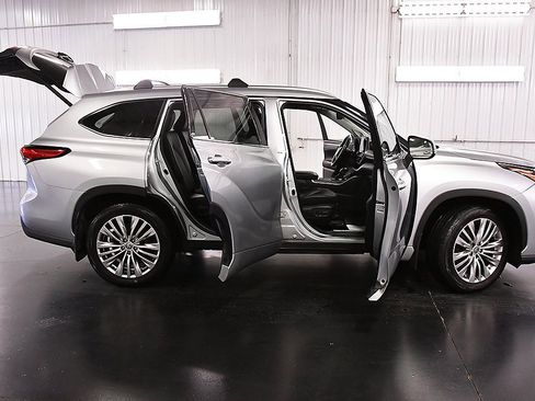 Used 2022 Toyota Highlander Platinum image 33