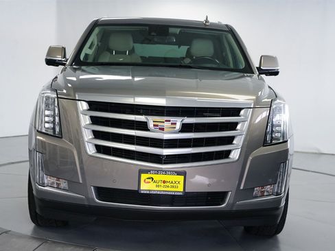 Used 2018 Cadillac Escalade Premium Luxury image 2
