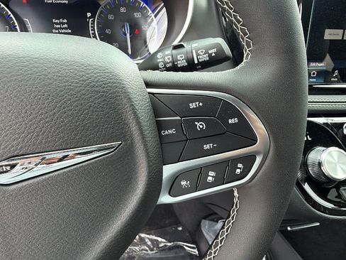 New 2026 Chrysler Pacifica Select FWD image 25