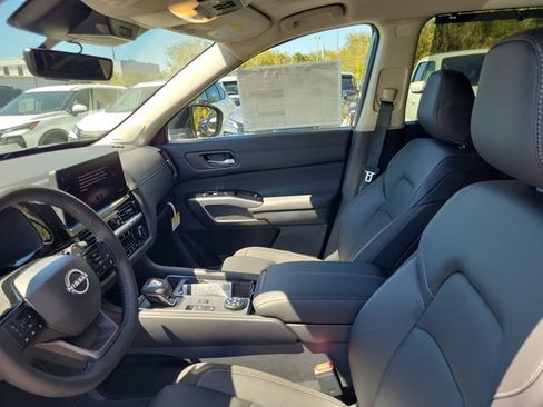 New 2026 Nissan Pathfinder SL w/ SL Premium Package image 8