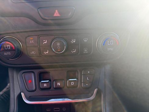 Used 2019 GMC Terrain SLE w/ Driver Convenience Package AWD/4WD image 24