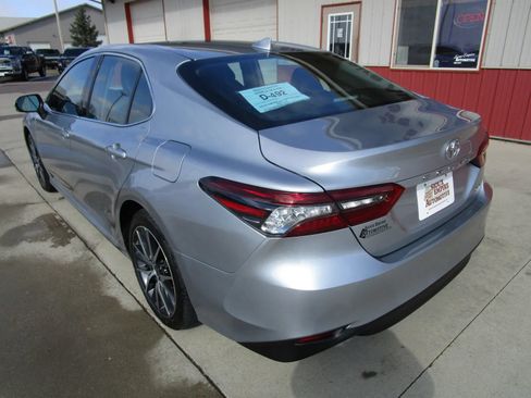 Used 2024 Toyota Camry XLE FWD image 8