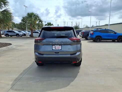 Used 2024 Nissan Rogue SV w/ SV Premium Package FWD image 4