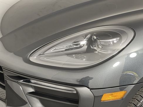 Certified 2025 Porsche Macan image 15