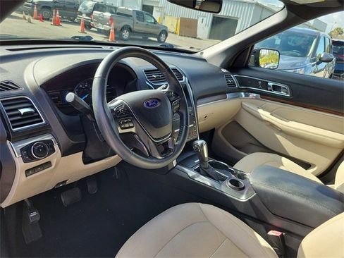 Used 2019 Ford Explorer Limited w/ Class III Trailer Tow Package image 12