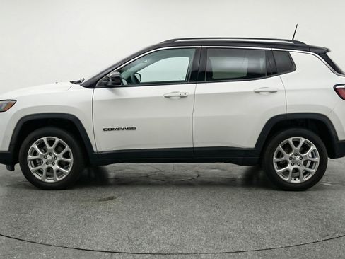 Used 2025 Jeep Compass Limited AWD/4WD image 4