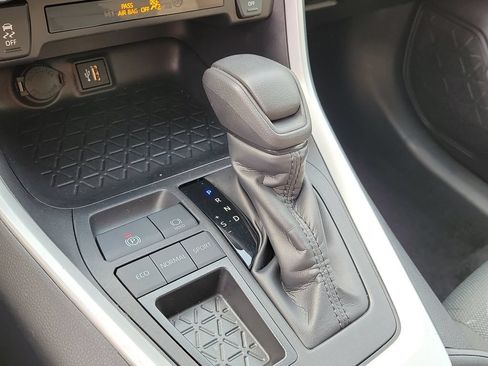 Used 2025 Toyota RAV4 XLE FWD image 34