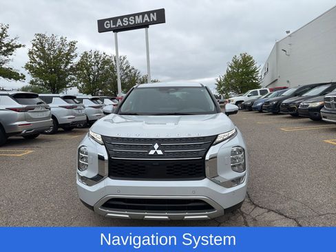 Used 2023 Mitsubishi Outlander SE AWD/4WD image 2