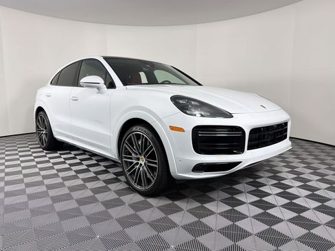 Used 2023 Porsche Cayenne Turbo image 12