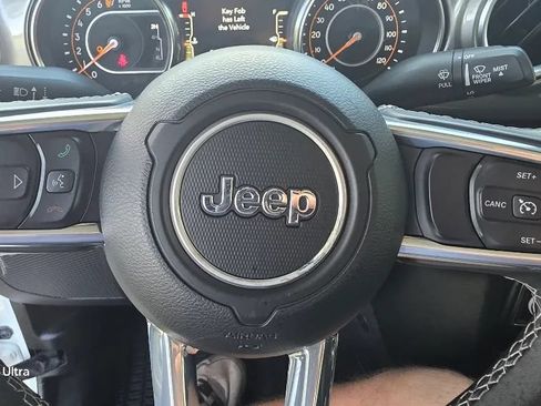 Used 2021 Jeep Gladiator Overland w/ Safety Group AWD/4WD image 23
