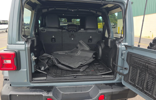 Used 2025 Jeep Wrangler Unlimited Rubicon 392 AWD/4WD image 10