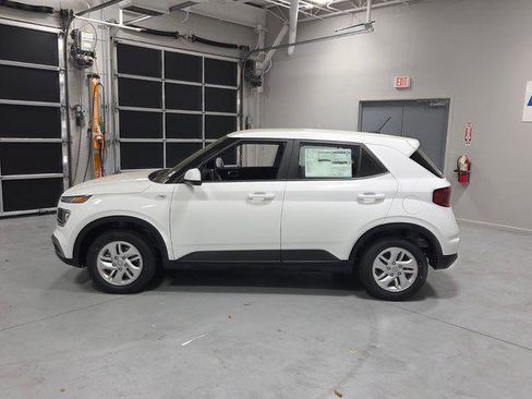 New 2026 Hyundai Venue SE image 4