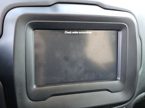 Used 2018 Jeep Renegade Altitude FWD image 8