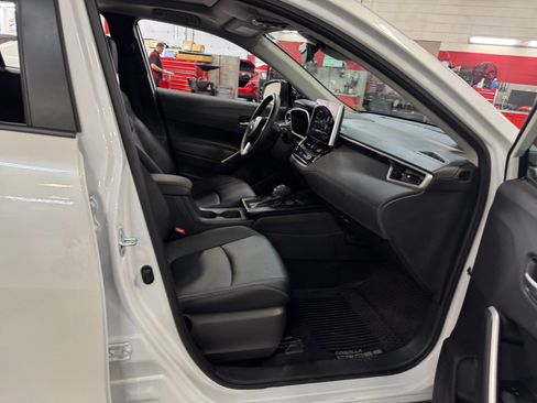 Certified 2026 Toyota Corolla Cross XLE w/ Convenience Package FWD image 19