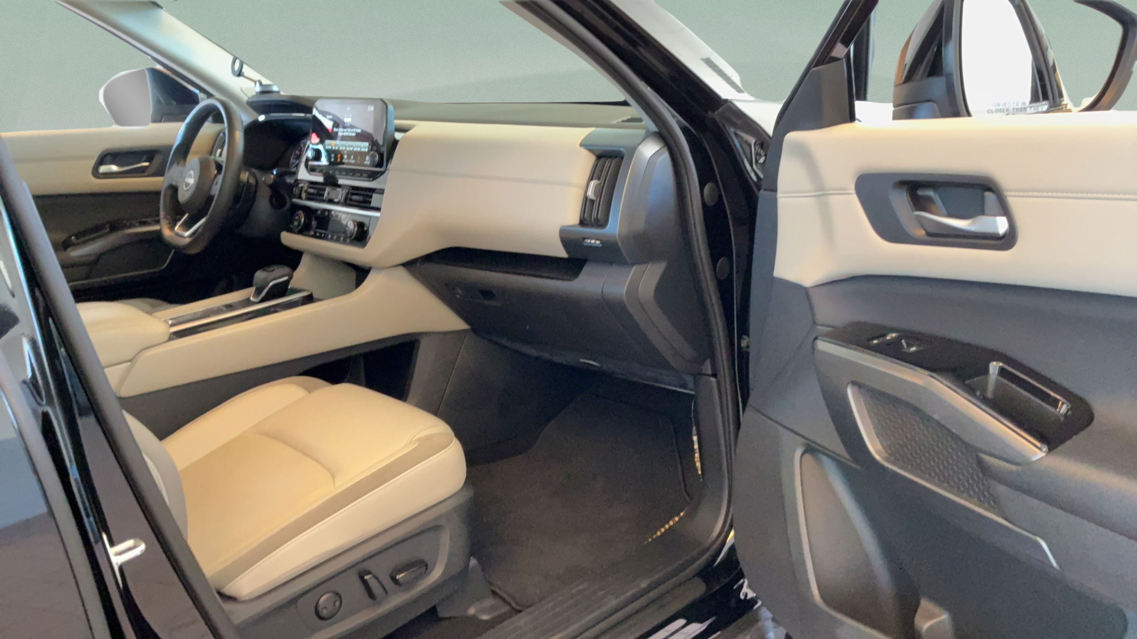 Used 2024 Nissan Pathfinder SL w/ SL Premium Package FWD image 50