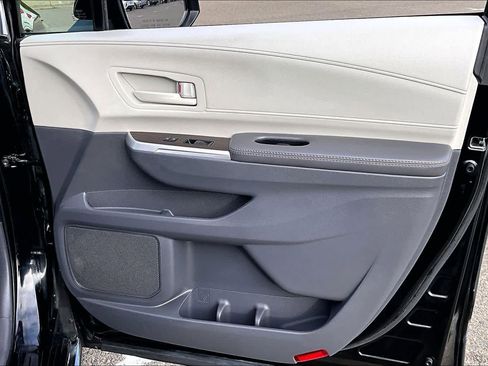 Used 2024 Toyota Sienna LE image 22