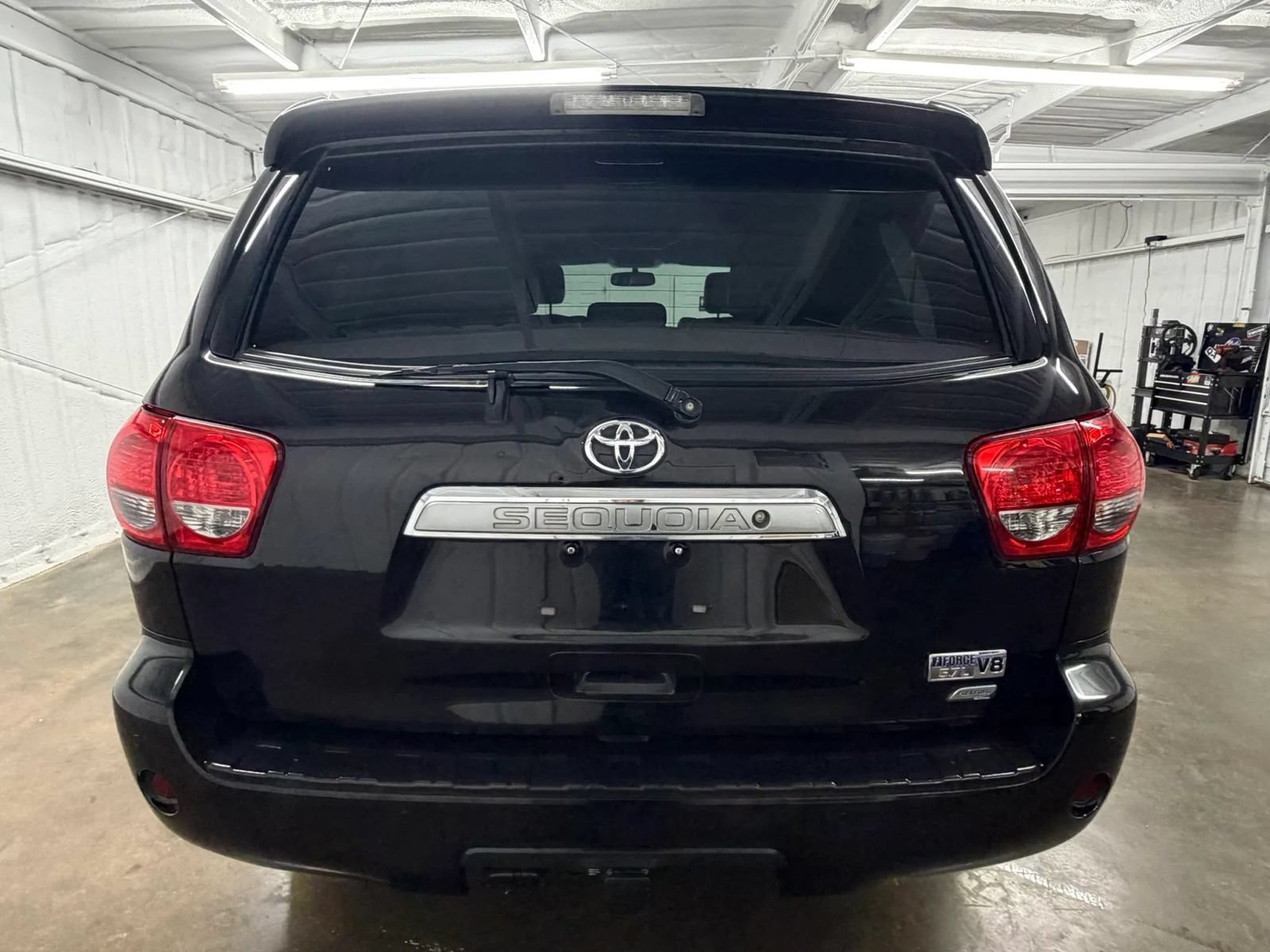 Used 2017 Toyota Sequoia Platinum AWD/4WD image 5