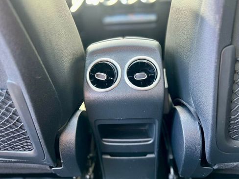 Used 2023 Mercedes-Benz GLB 250 4MATIC image 17