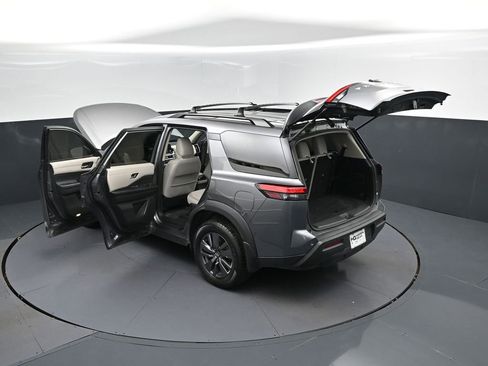 Used 2022 Nissan Pathfinder SV image 2