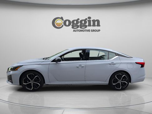 Used 2024 Nissan Altima 2.5 SR image 2