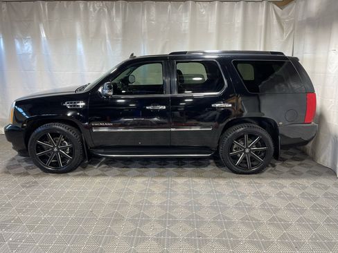 Used 2012 Cadillac Escalade Luxury image 4