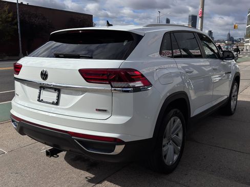 Used 2021 Volkswagen Atlas Cross Sport SE image 4