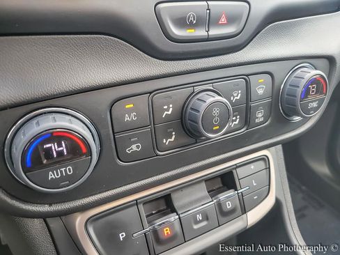 Used 2024 GMC Terrain Denali w/ Denali Premium Package AWD/4WD image 18