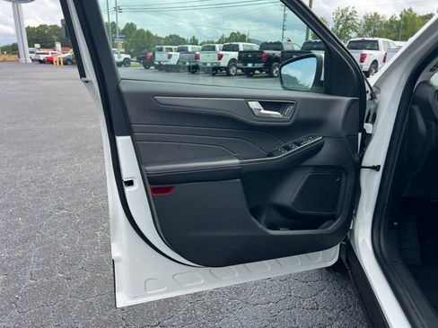 New 2025 Ford Escape SE w/ Class II Trailer Tow Package FWD image 16