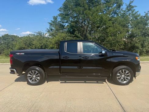 Used 2023 Chevrolet Silverado 1500 LT AWD/4WD image 2