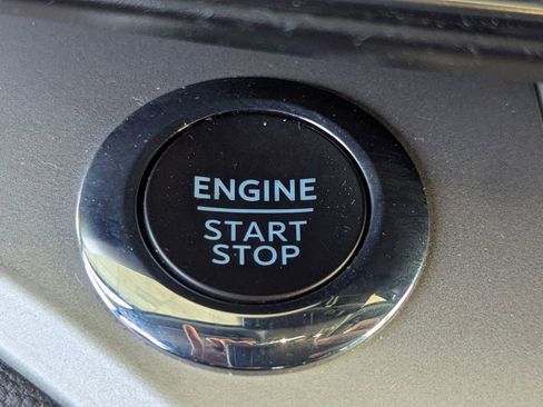 Certified 2022 Ford Explorer XLT w/ Equipment Group 202A image 30