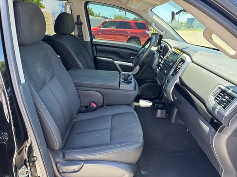 Used 2017 Nissan Titan SV RWD image 20