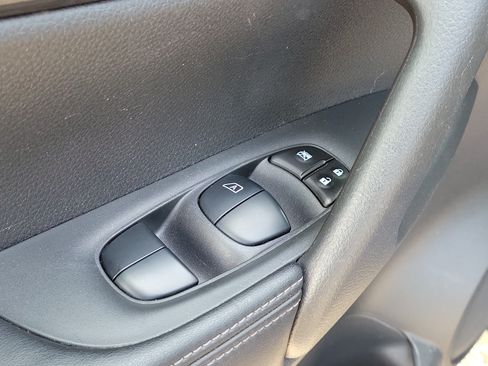 Certified 2020 Nissan Rogue SV w/ Sun & Sound Touring Package FWD image 15