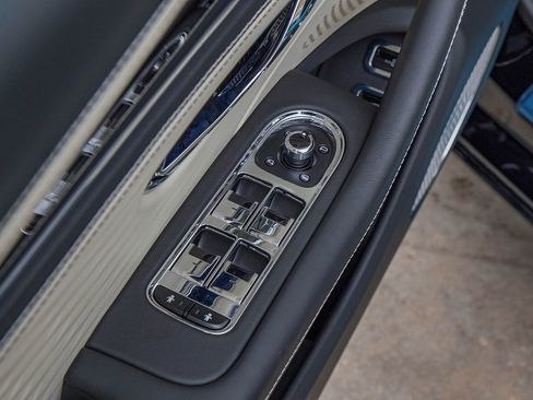 New 2026 Bentley Flying Spur Plug-In Hybrid image 35