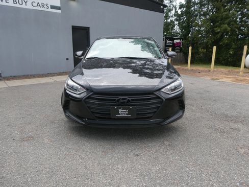 Used 2017 Hyundai Elantra SE FWD image 2