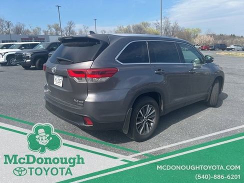 Used 2019 Toyota Highlander XLE image 3
