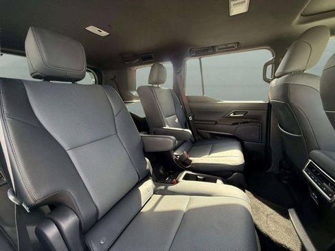 Used 2024 Lexus GX 550 w/ Cold Area Package AWD/4WD image 32