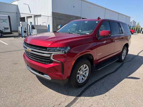 Used 2021 Chevrolet Tahoe LT w/ Luxury Package AWD/4WD image 3