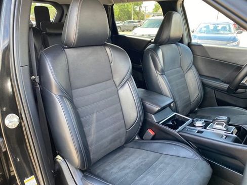 Used 2024 Mitsubishi Outlander 4WD Plug-In Hybrid image 10